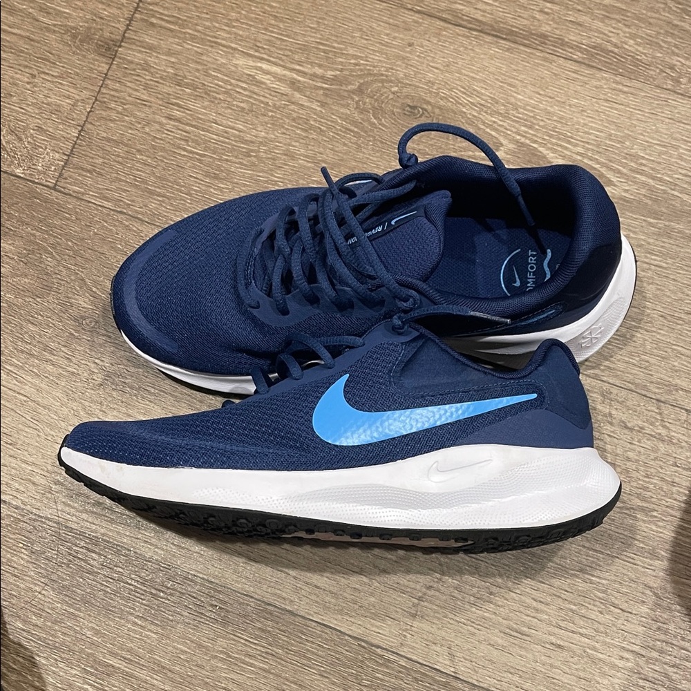 Nike Navy and Light Blue Athletic Sneakers